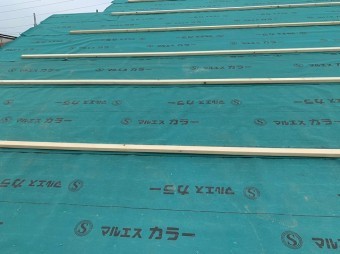 上尾市で屋根の葺き替えの様子