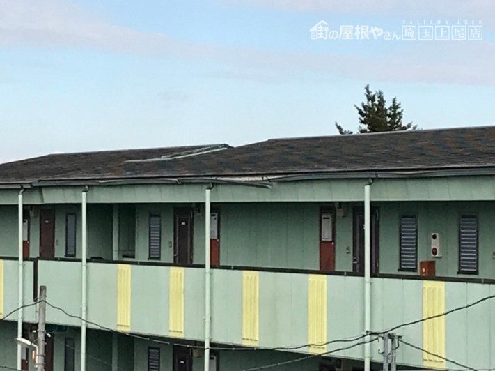 ビルの雨樋全体写真