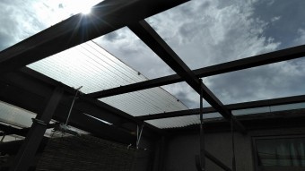 上尾市ベランダ屋根破損