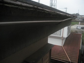 桶川市で雨樋と屋根の現場調査