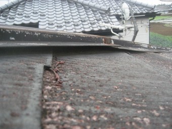 桶川市で雨樋と屋根の現場調査