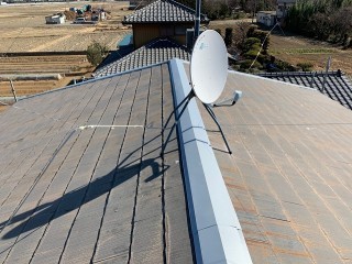 川島町で屋根棟板金の工事