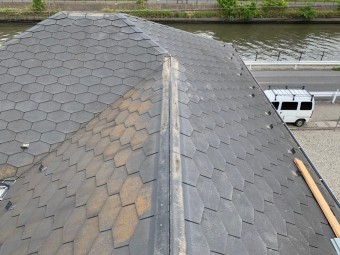 棟板金を外した屋根