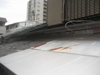 上尾市で雨樋と屋根の現場調査