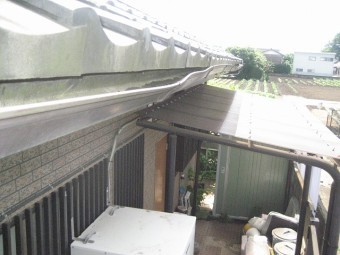 東大和市で雨樋の歪み②