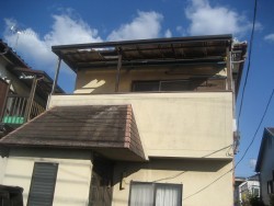 川越市でトタン屋根の施工前
