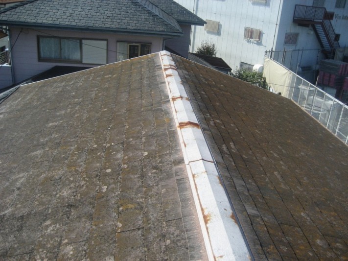 屋根の棟板金の様子の写真