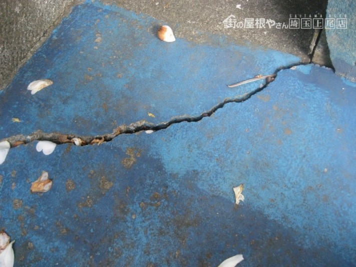 エントランス床にひび割れ写真
