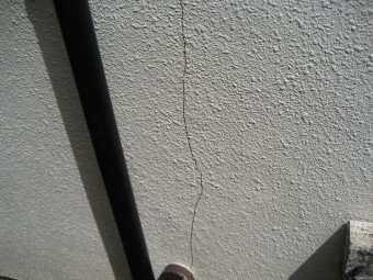 瑞穂町外壁縦ヒビ