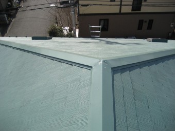 川越市アパートの屋根 写真
