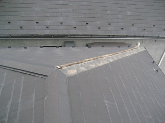 上尾市で屋根棟の施工前