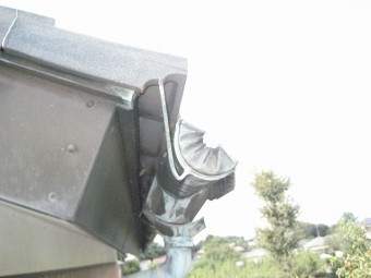 菖蒲町で雨樋の破損