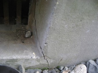 床下通気口 ヒビ