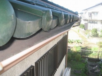 雨樋反対側の歪みの様子写真