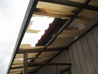宮代町でトタン屋根の現場調査