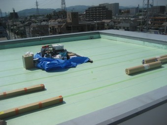 相模原市で防水シートの張替え工事