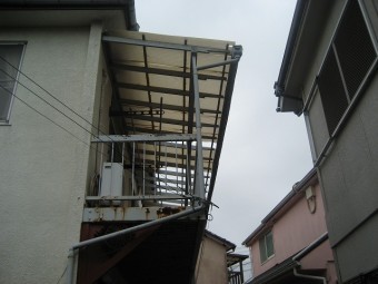 練馬区でトタン屋根の現場調査