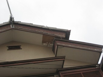 川越市で軒天の施工中