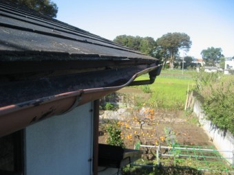 雨樋歪みの現場調査の写真