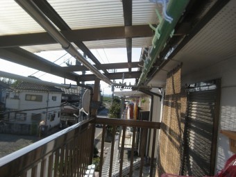 トタン屋根右半分の写真
