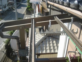 トタン屋根剥がれた写真