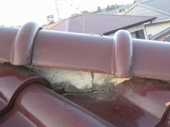 瓦屋根の漆喰剥がれ写真