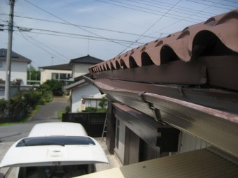羽生市で雨樋歪み