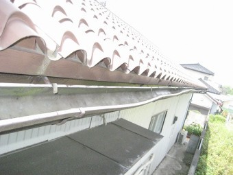 羽生市で雨樋歪み破損