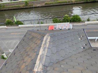 棟板金を取った屋根