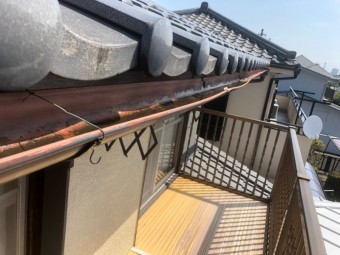 上尾市 雨樋の針金で固定