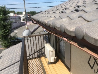 上尾市 雨樋の湾曲の為水が溜まる