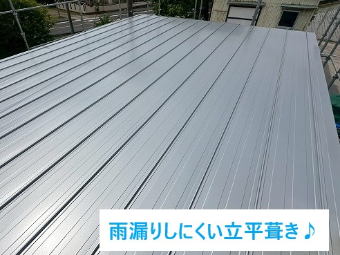 屋根修理　プレハブ建物の雨漏りにカバー工法を実施