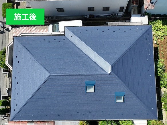 天窓が付いている屋根でもお任せください♪屋根カバー工法を実施しました♡