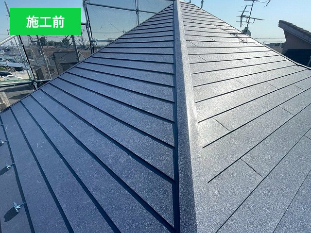 屋根葺き替え工事　瓦からスーパーガルテクトへ変身！