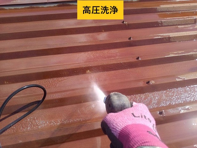 伊奈町折板屋根　高圧洗浄