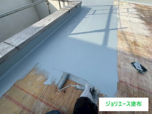 ジョリエース塗布中