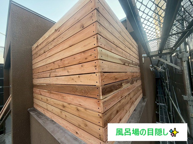 北本市　お風呂の目隠しの木が腐食・釘浮き等が見受けられ、新規にフェンスの取り付けを行いました。