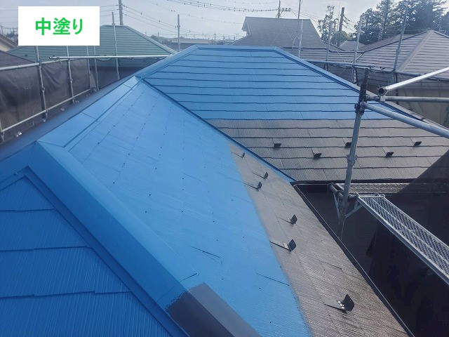 屋根の中塗り後