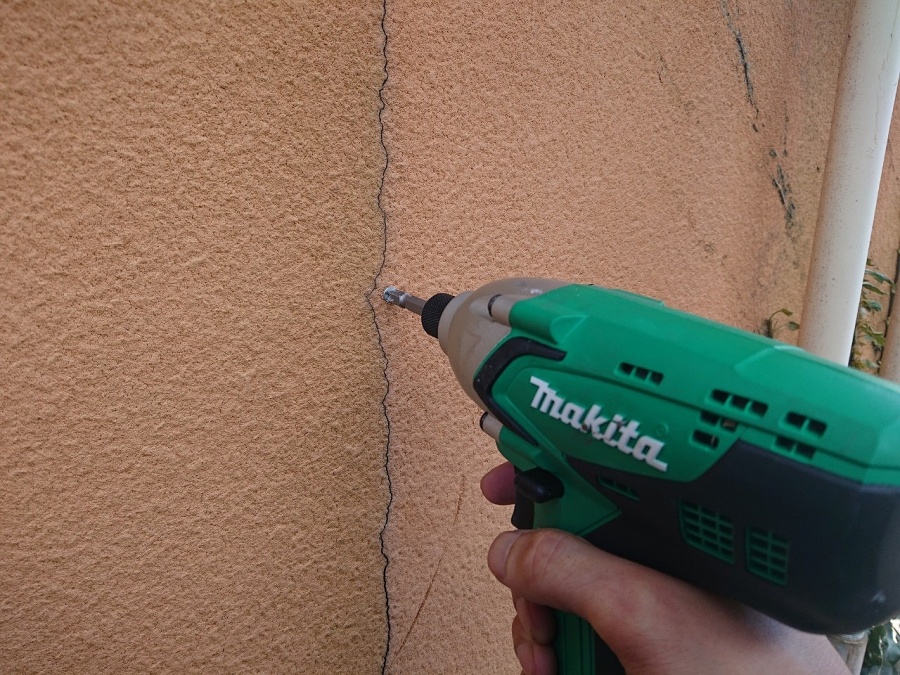 上尾市 外壁 ビス打ち