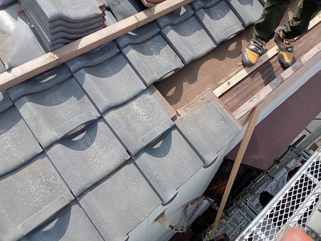 屋根瓦の復旧
