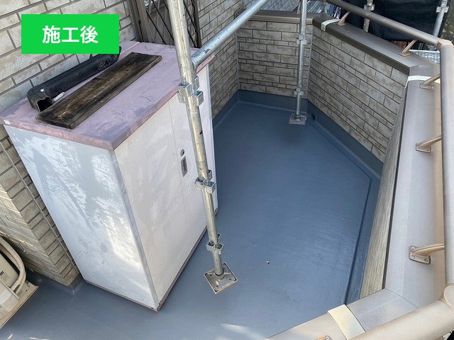 ベランダ防水　トップコート塗布
