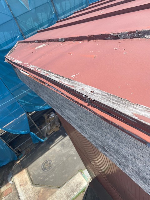 瓦棒葺きトタン屋根の屋根カバー工法施工前