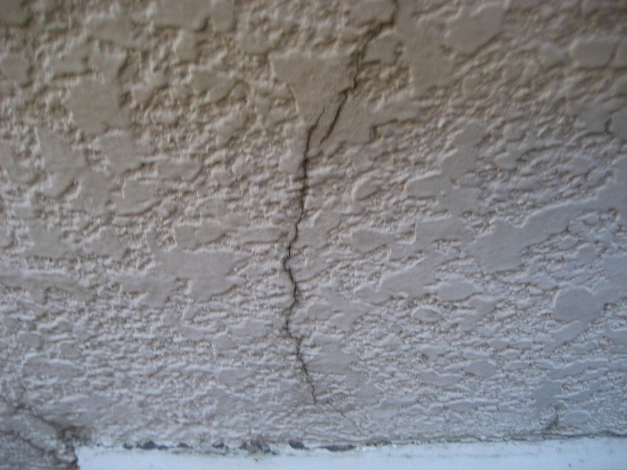 久喜市の外壁ひび割れ写真
