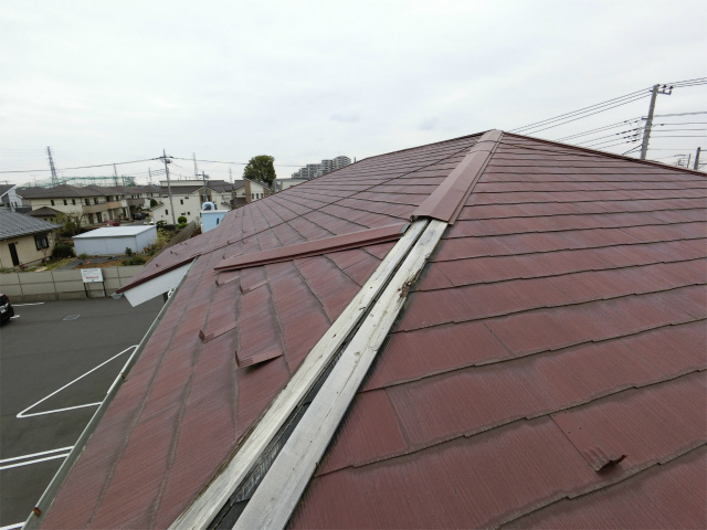 北本市で強風で屋根の板金が飛んでしまい、調査です