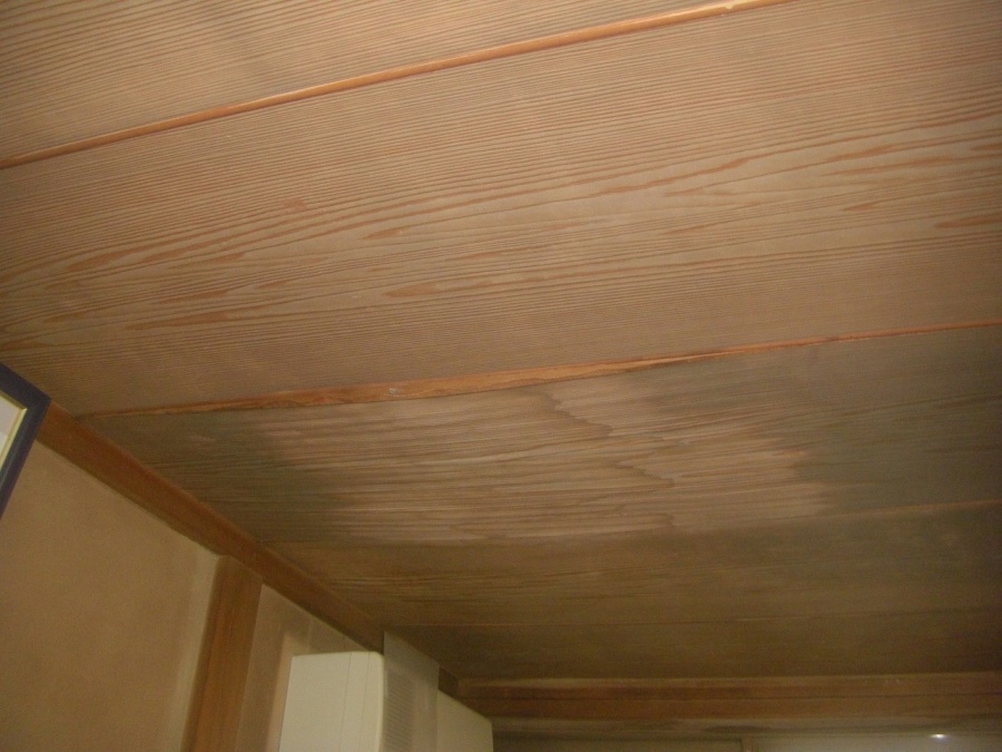 大宮区　天井　浮き