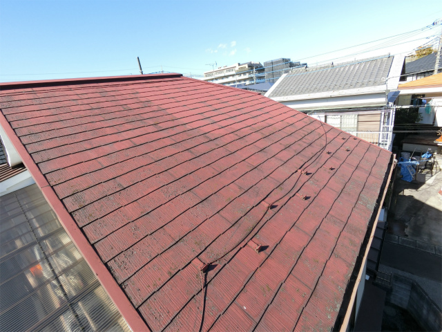 埼玉県草加市で築３５年の増改築により金属屋根とスレート屋根が合わさったお家の調査いたしました