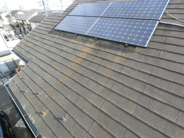 太陽光パネルのある屋根塗装