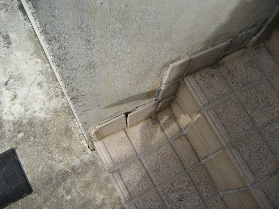 川口市　階段タイル　写真