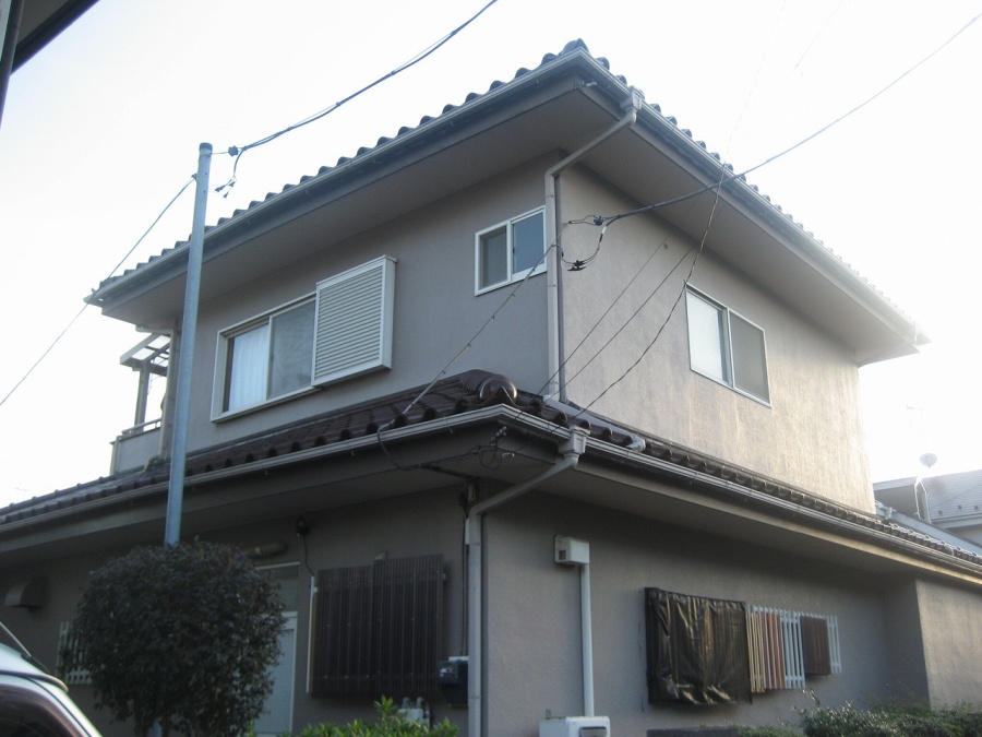 熊谷市で外壁にひび割れ、瓦屋根は漆喰剥がれや釘浮きなども起こり調査です