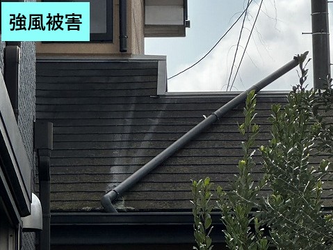 外れた竪樋の強風被害